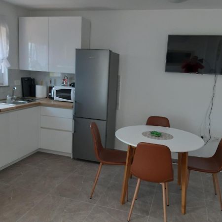 Gita Apartmani Čižići Exterior foto